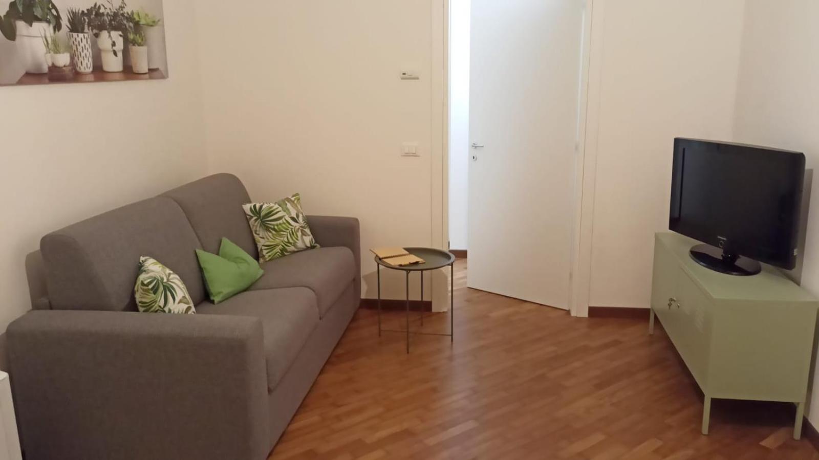 Amare Apartment Reggio Emilia Bagian luar foto