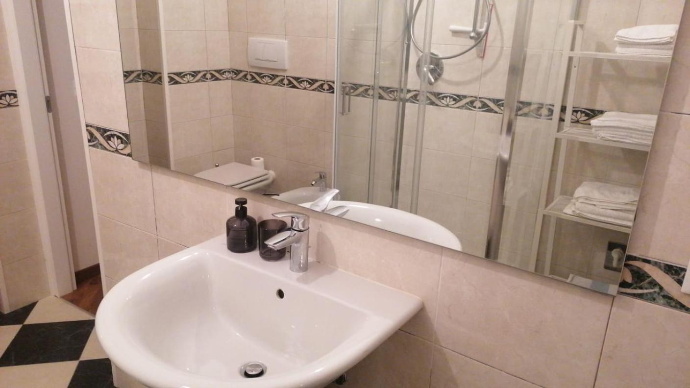 Amare Apartment Reggio Emilia Bagian luar foto